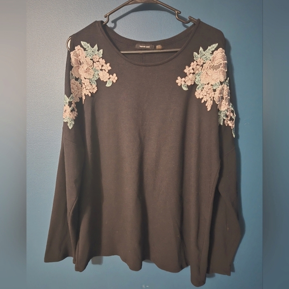 Verve Ami Tops - Verve Ami Black Cold Shoulder Long Sleeve Top With Floral Embroidery, Size XL